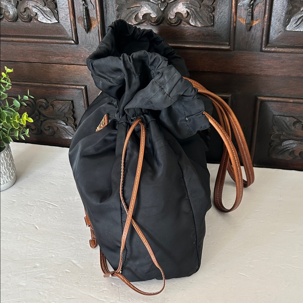 Beautiful Black and Tan Shoulder Bag - Picture 6 of 14